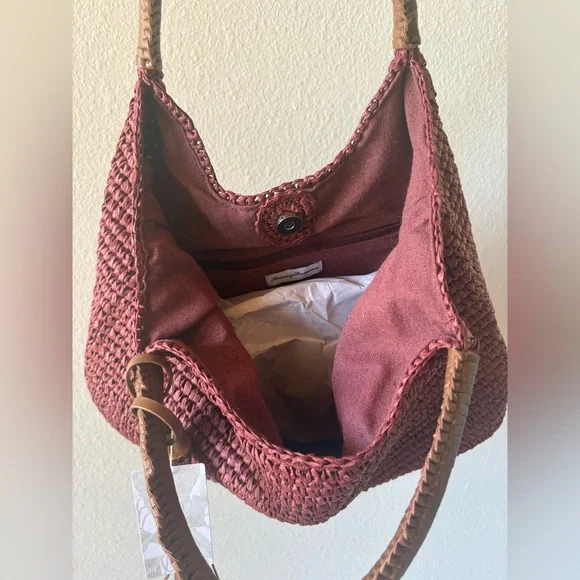 Tommy Bahama Woven Straw Hobo Bag in Wine with Tan Handles - Picture 2 of 2